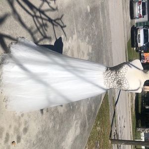 White strapless Sweetheart neckline Wedding dress with diamond stitching pattern